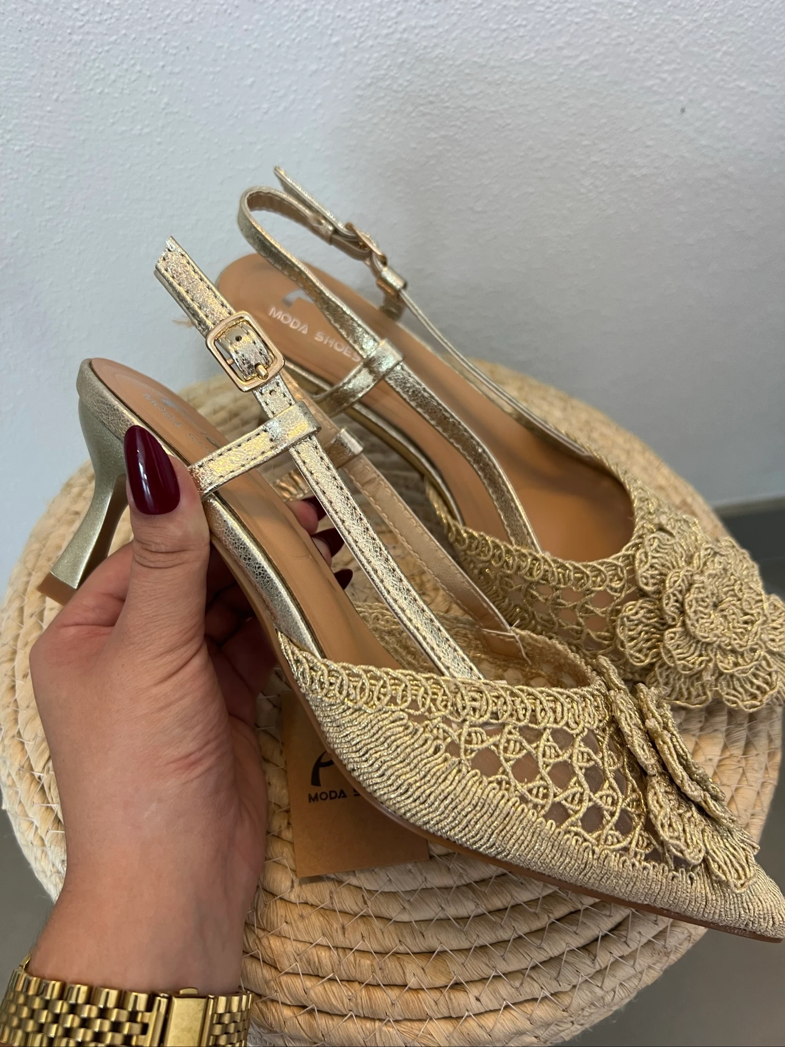 💛 Sapatos de salto dourados com renda floral – Tamanho 38 💛 – photo 3